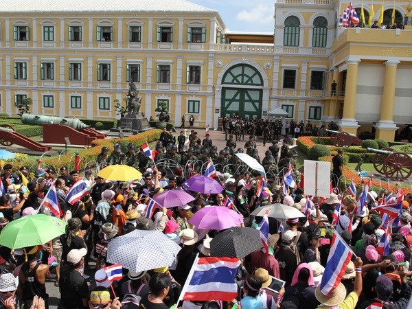 รัฐบาลไทยให้คำมั่นจะใช้ความอดกลั้นอย่างถึงที่สุดในการแก้ไขการชุมนุมประท้วง - ảnh 1